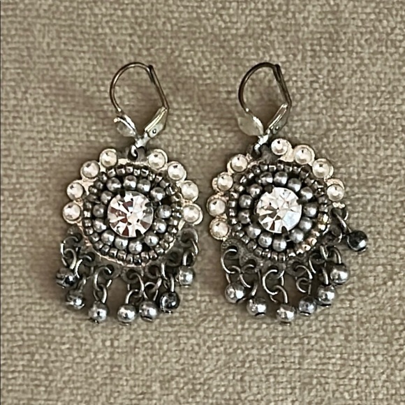 House of Moda Elegant Silver and Crystal Dangle Earrings - Picture 1 of 2